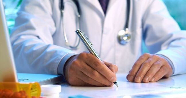 Médico prescreve tratamento para paciente com parasitas sob a pele